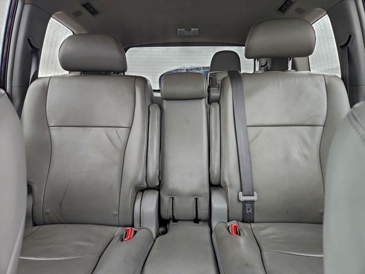 Toyota Highlander Base Image 13