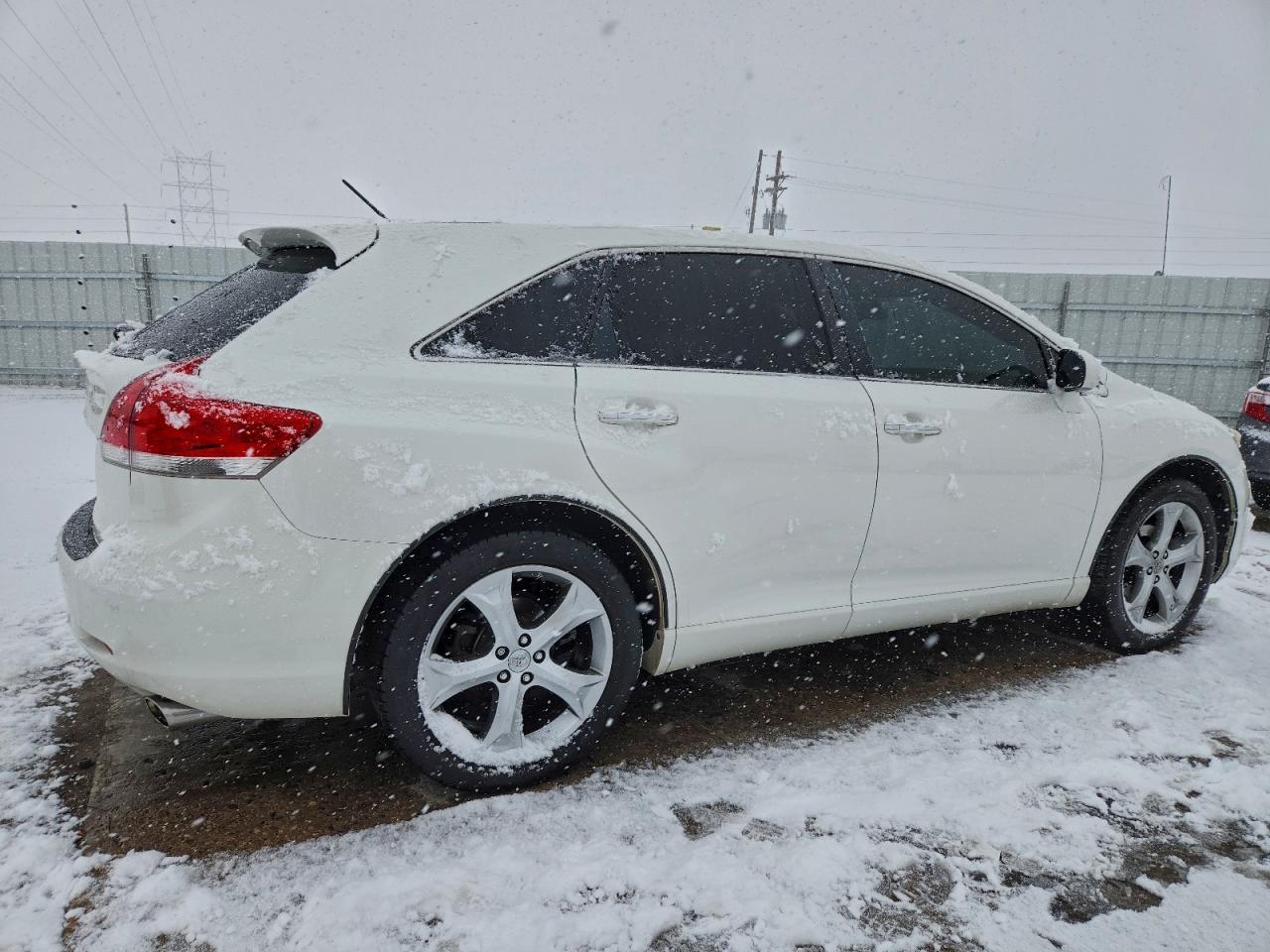 Toyota Venza Image 10