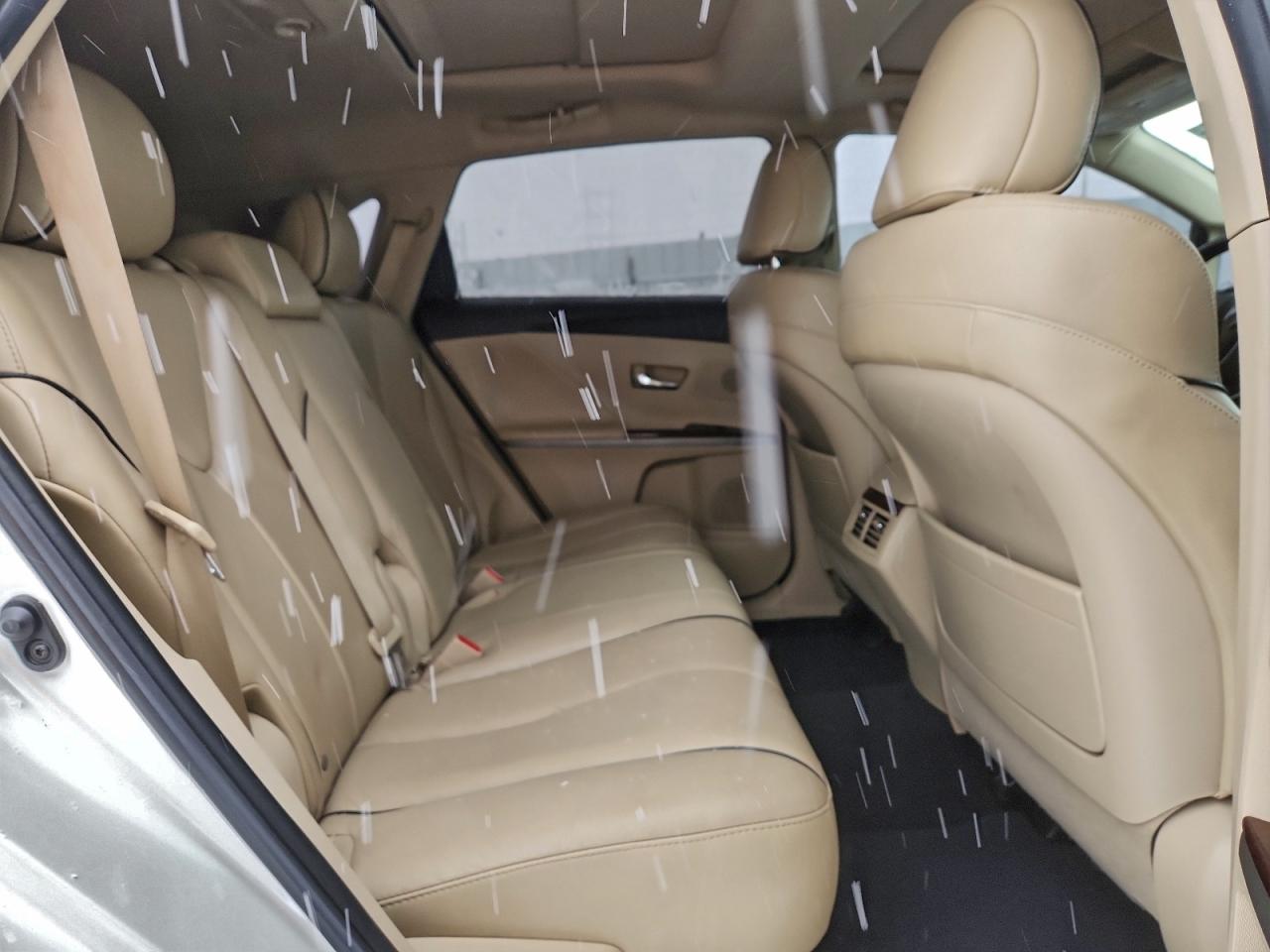 Toyota Venza Image 9