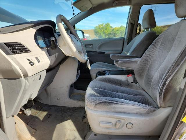 Toyota Sienna Le Image 4