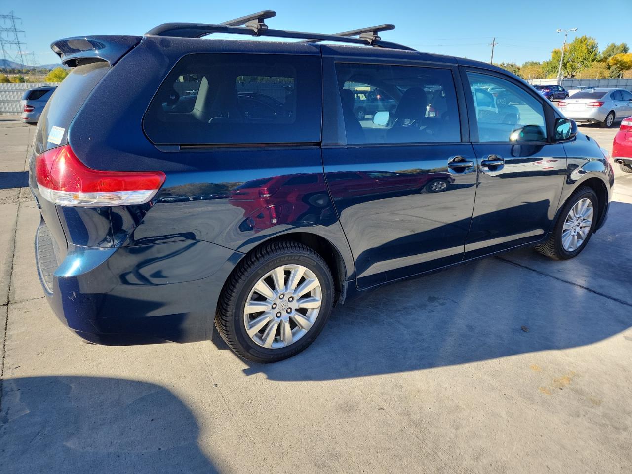 Toyota Sienna Le Image 3