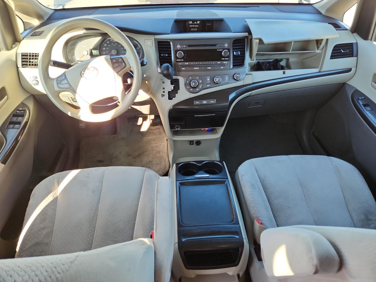 Toyota Sienna Le Image 12