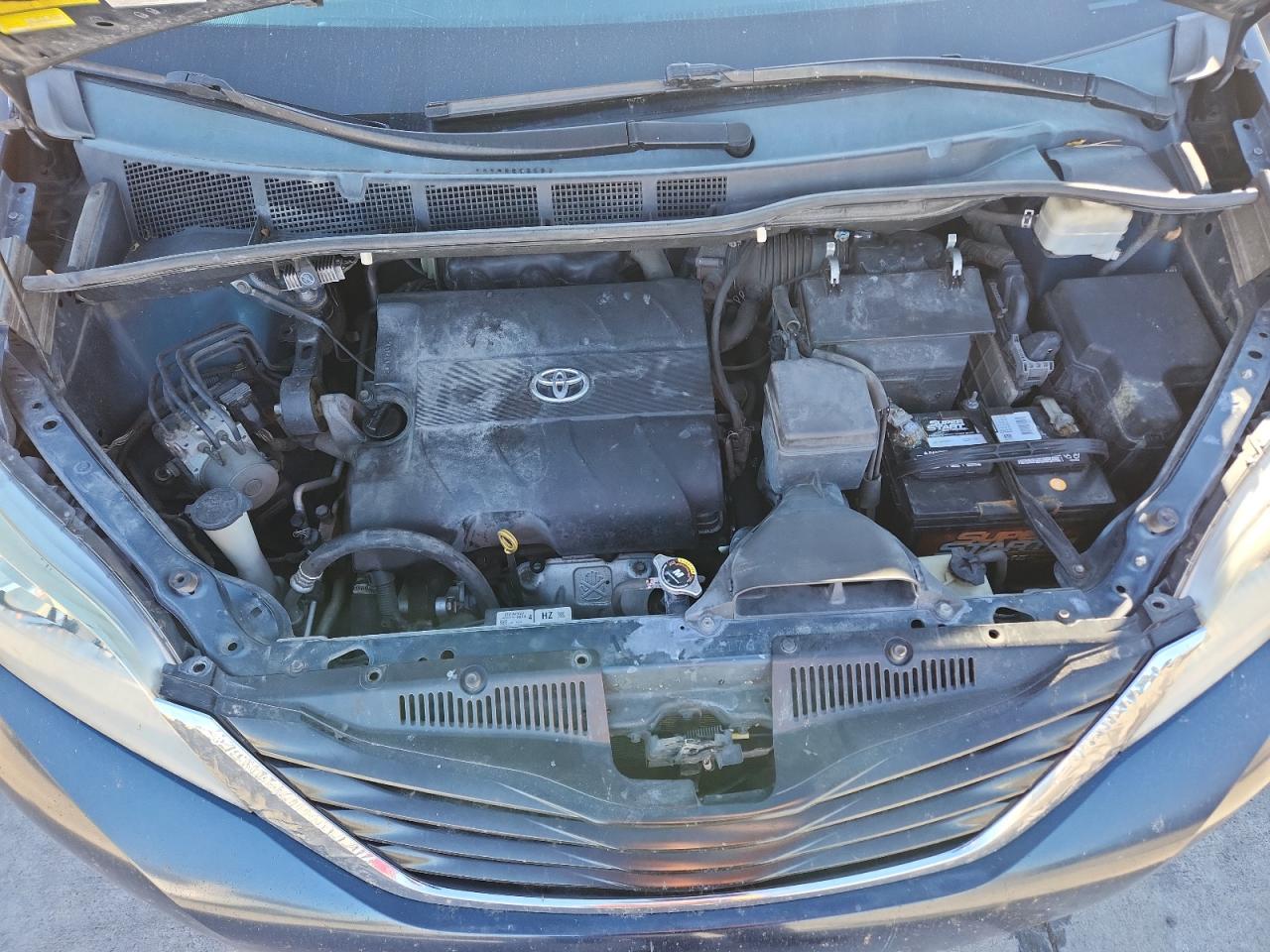 Toyota Sienna Le Image 7