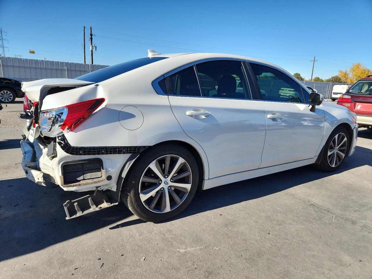 Subaru Legacy 2.5i Limited Image 2