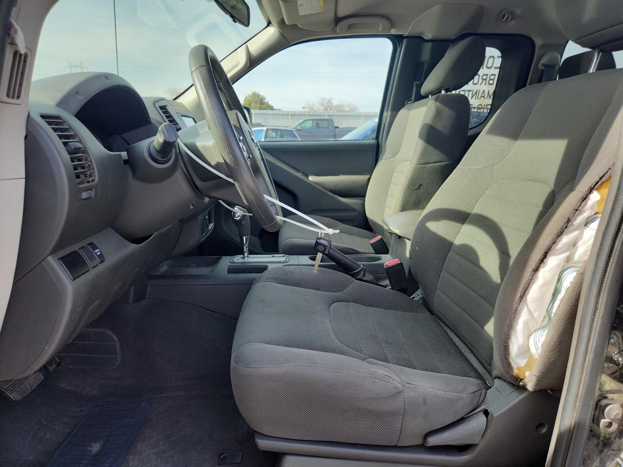 Nissan Frontier S Image 12