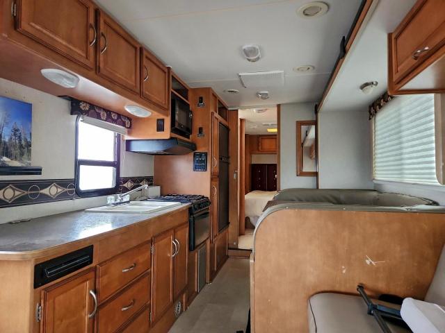 Ford Econoline E450 Super Duty Cutaway Van Image 8