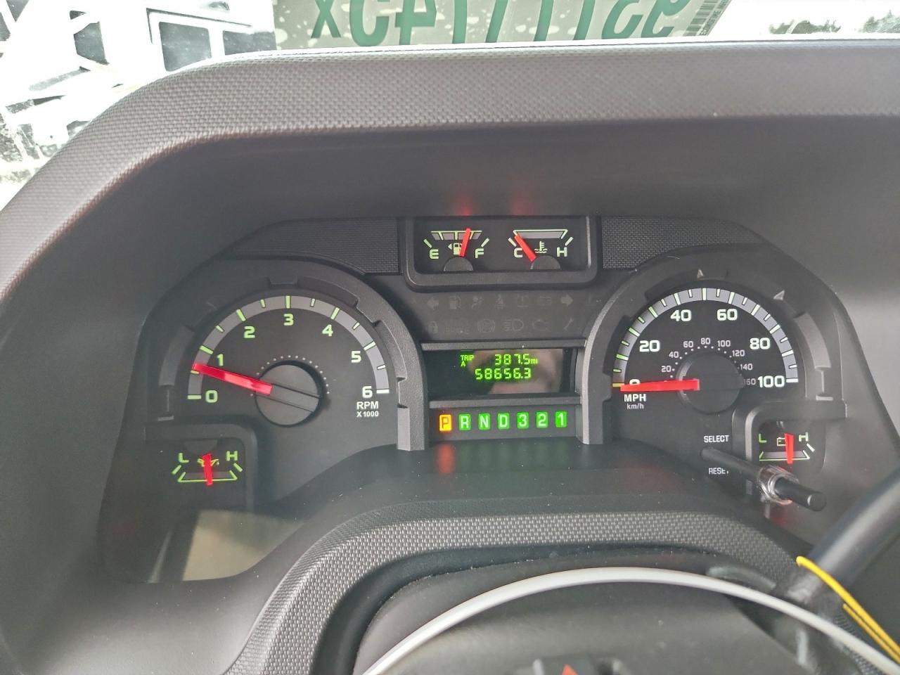 Ford Econoline E450 Super Duty Cutaway Van Image 10