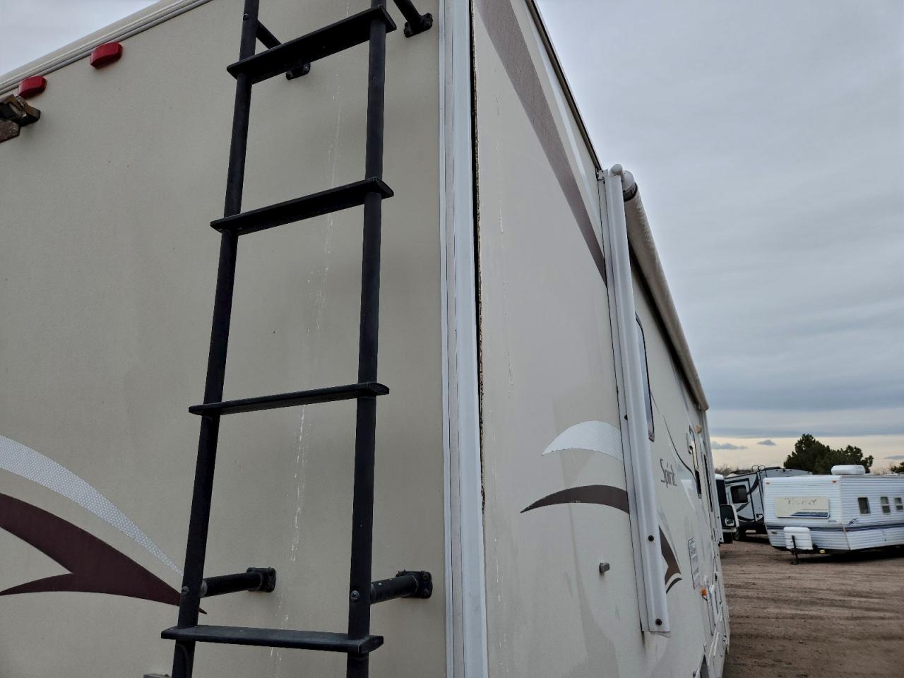 Ford Econoline E450 Super Duty Cutaway Van Image 7