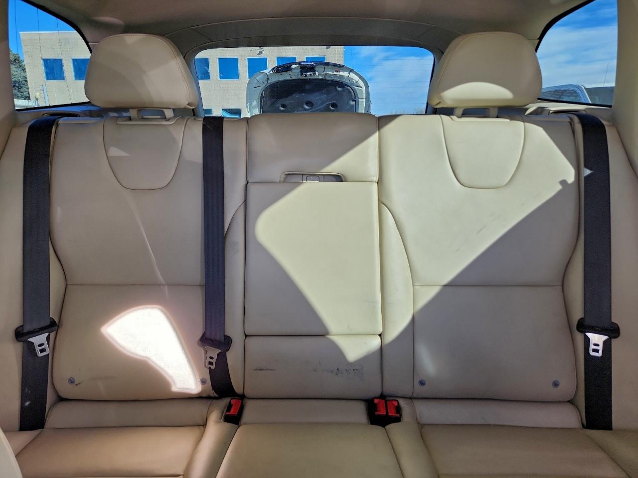 Volvo XC60 3.2 Platinum Image 12