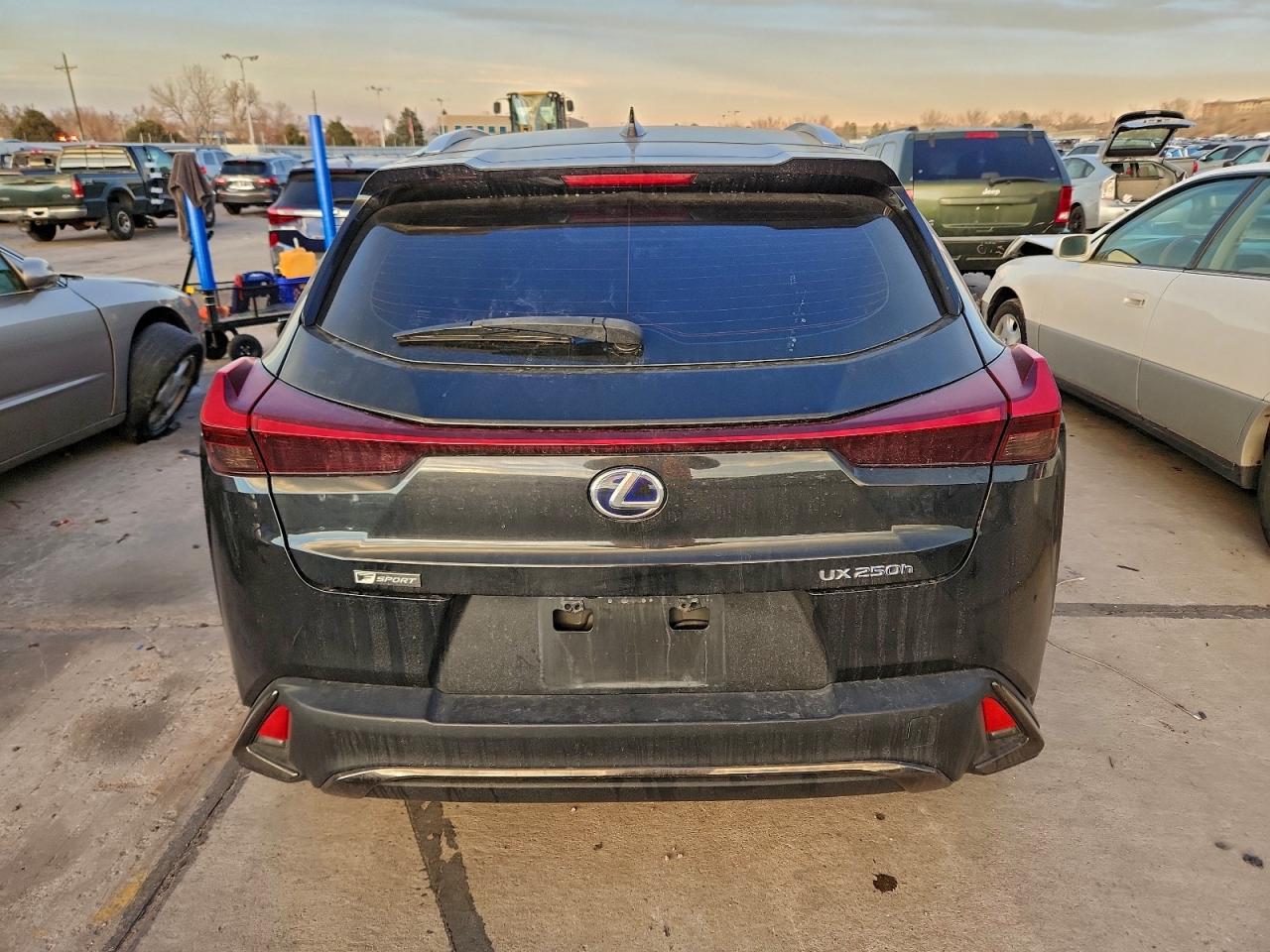 Lexus Ux 250h Image 6