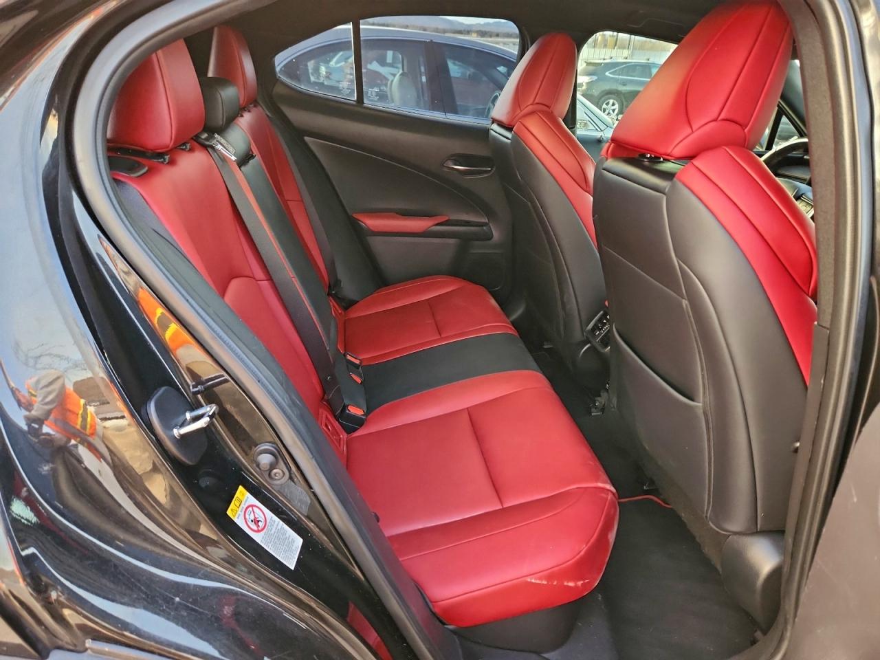 Lexus Ux 250h Image 12