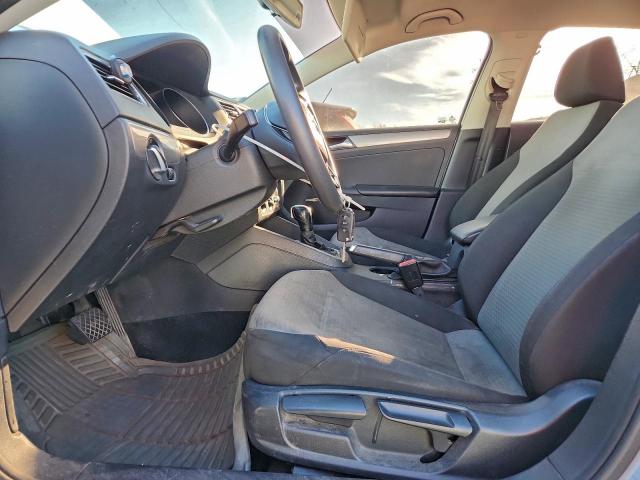 Volkswagen Jetta S Image 3