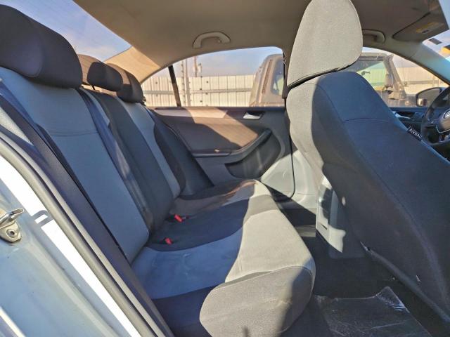 Volkswagen Jetta S Image 12