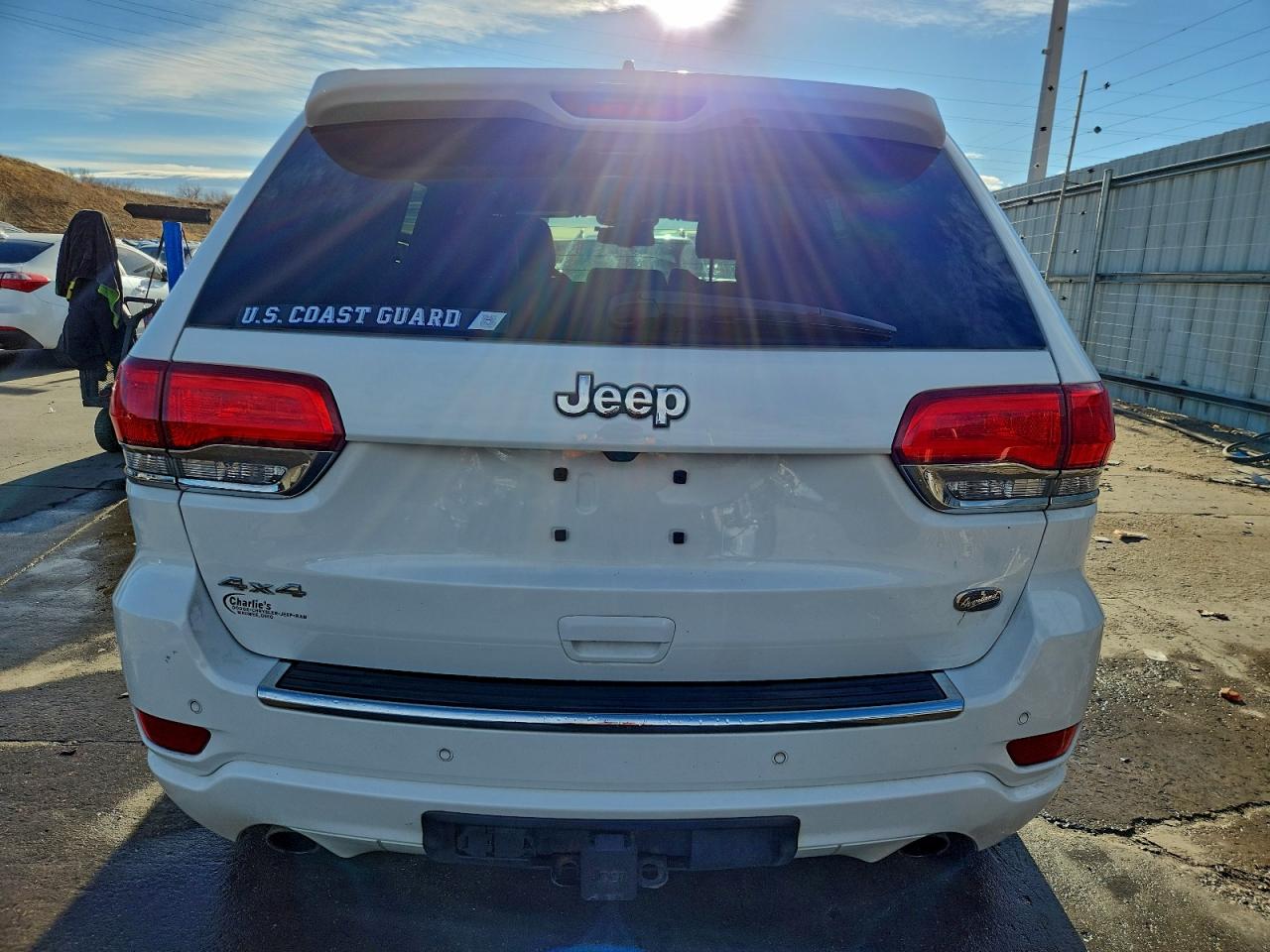 Jeep Grand Cherokee Overland Image 2