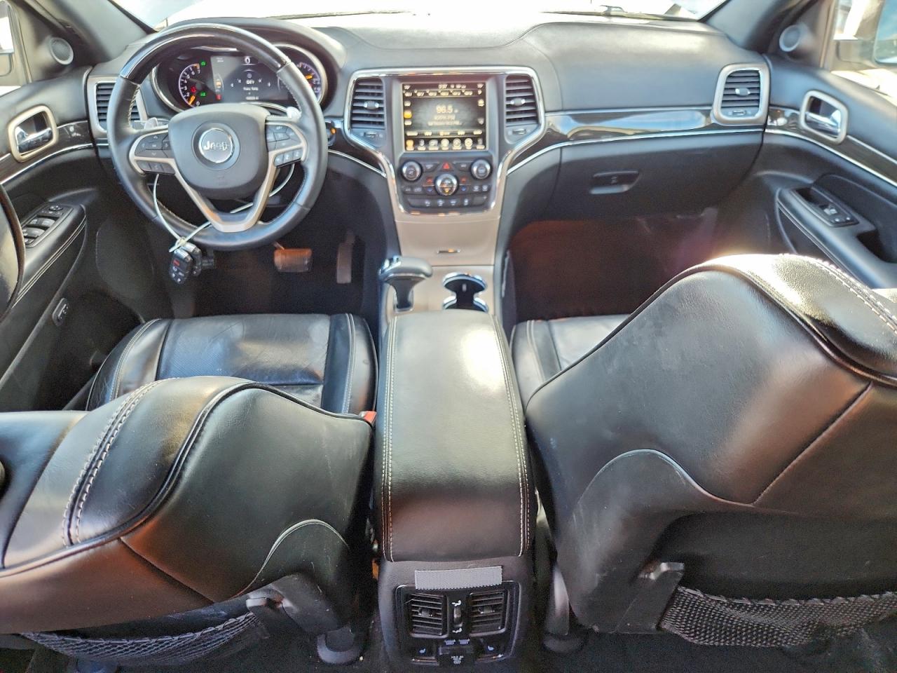 Jeep Grand Cherokee Overland Image 8