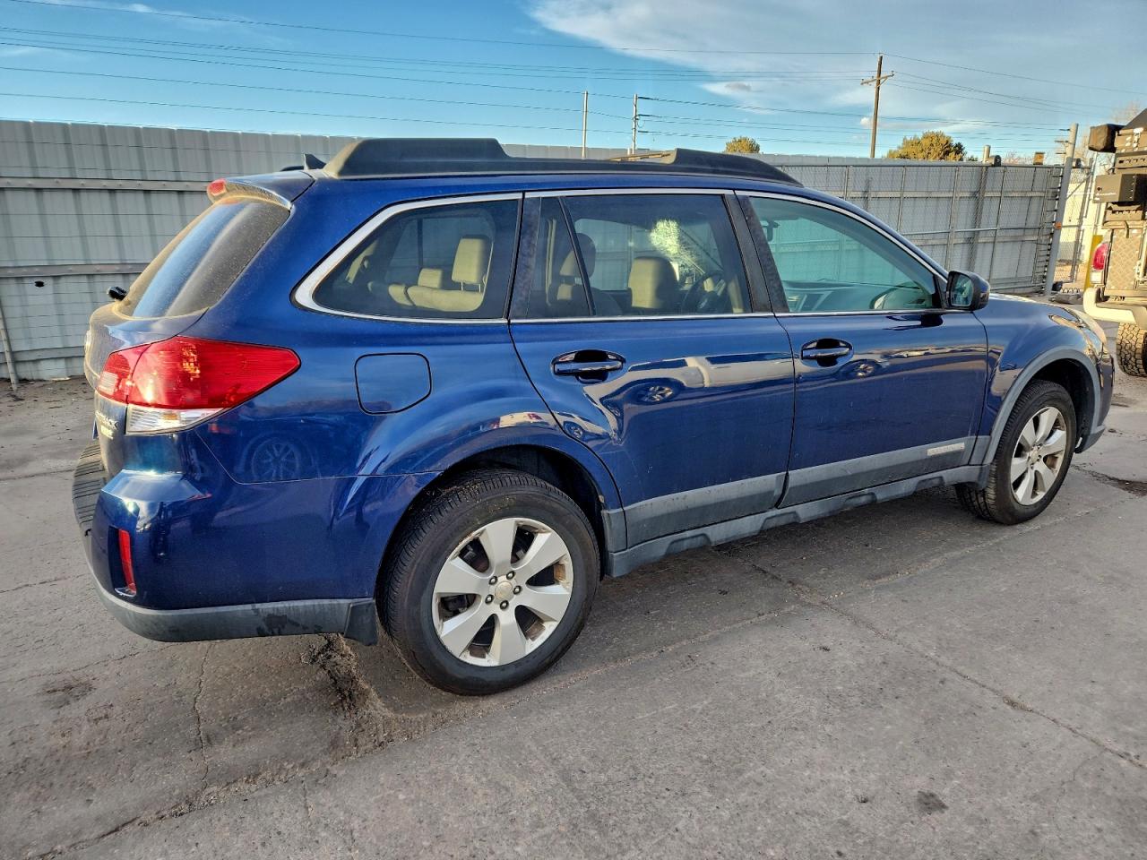 Subaru Outback 2.5i Limited Image 4