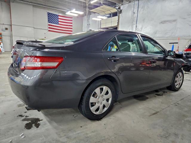 Toyota Camry Base Image 13