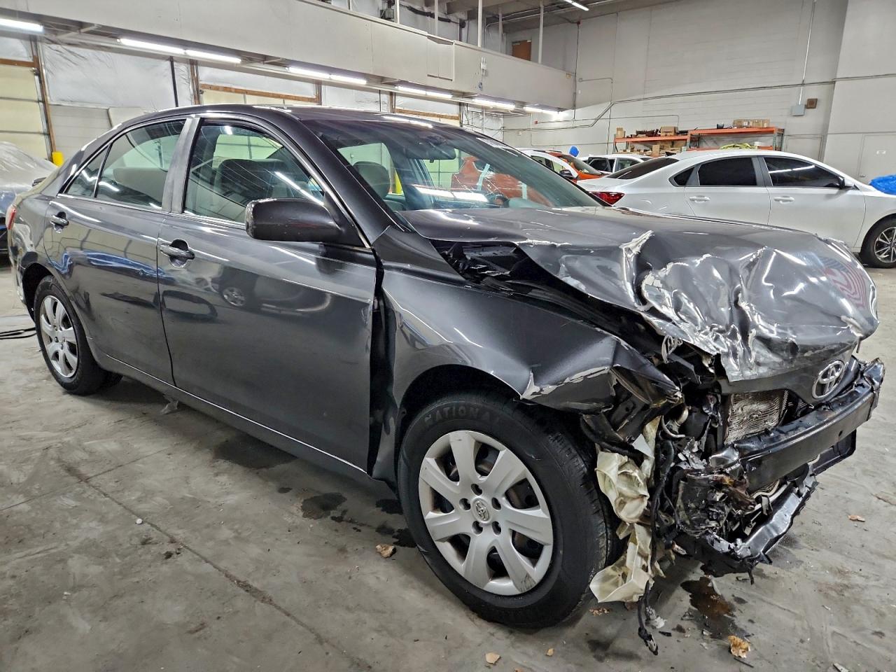 Toyota Camry Base Image 8