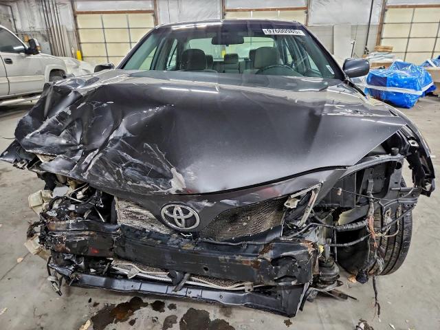 Toyota Camry Base Image 4