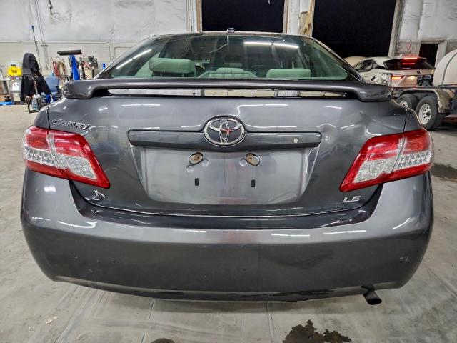 Toyota Camry Base Image 7