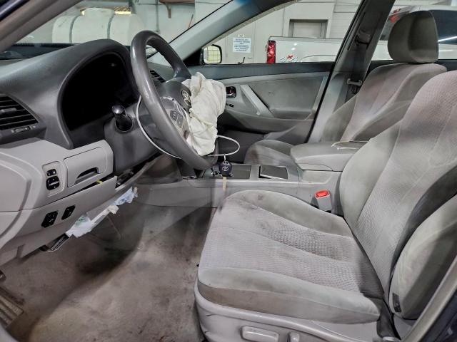 Toyota Camry Base Image 9