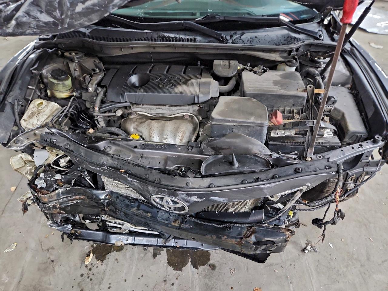 Toyota Camry Base Image 12