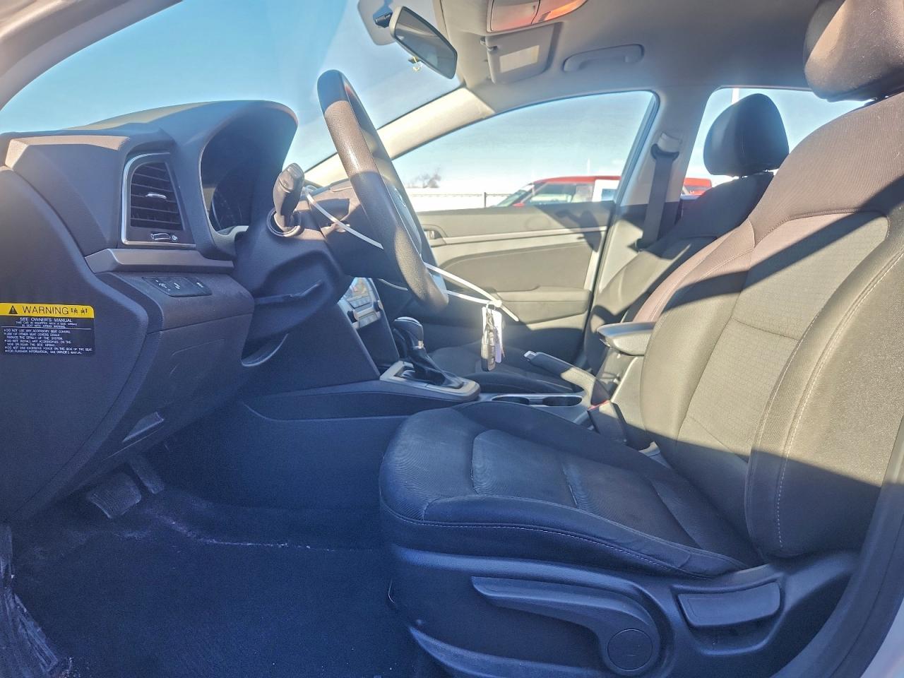 Hyundai ELANTRA Sel Image 2