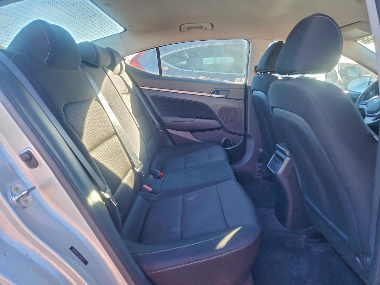 Hyundai ELANTRA Sel Image 12