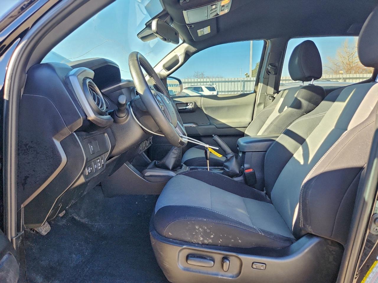 Toyota Tacoma Double Cab Image 5