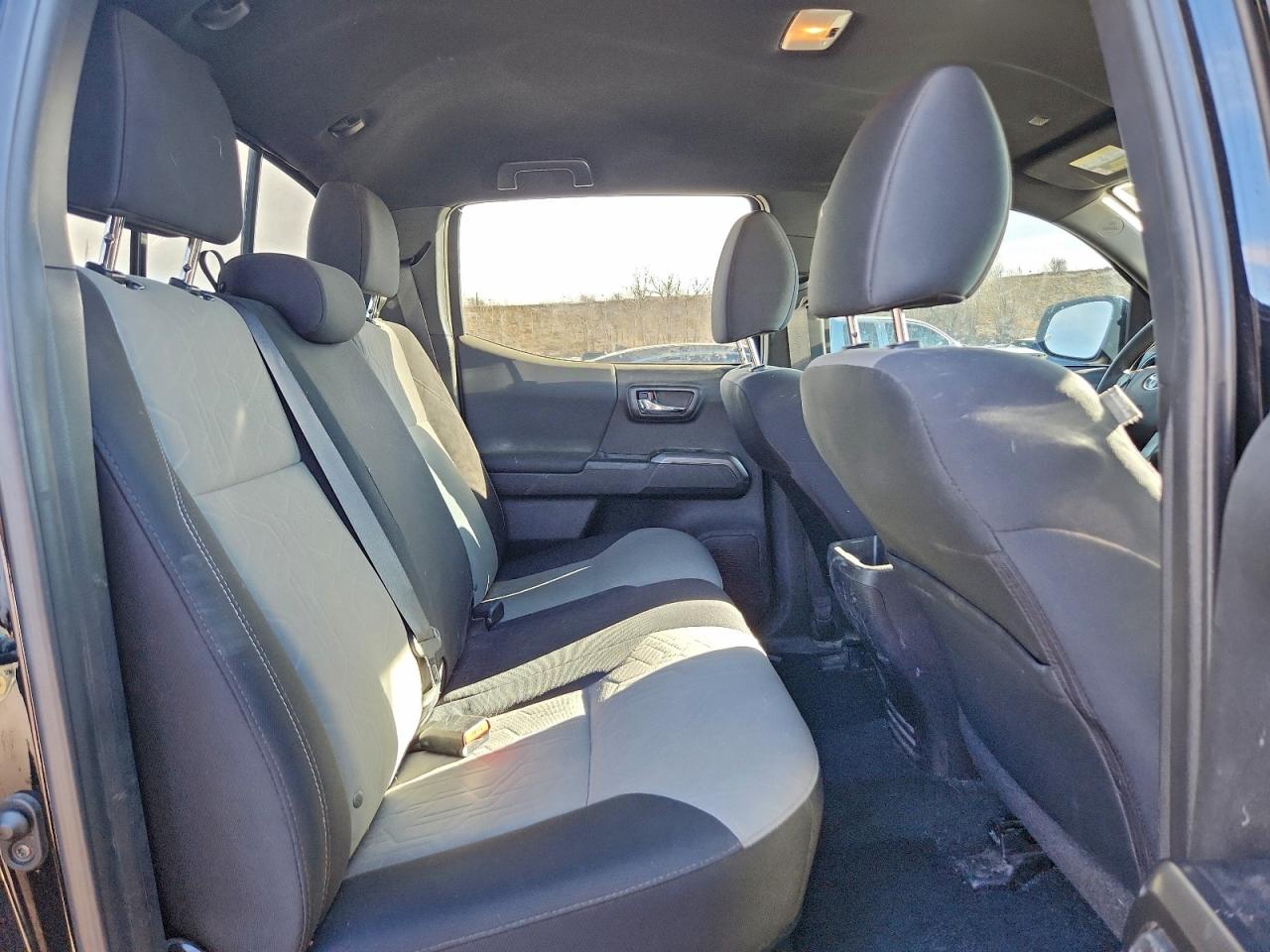 Toyota Tacoma Double Cab Image 8