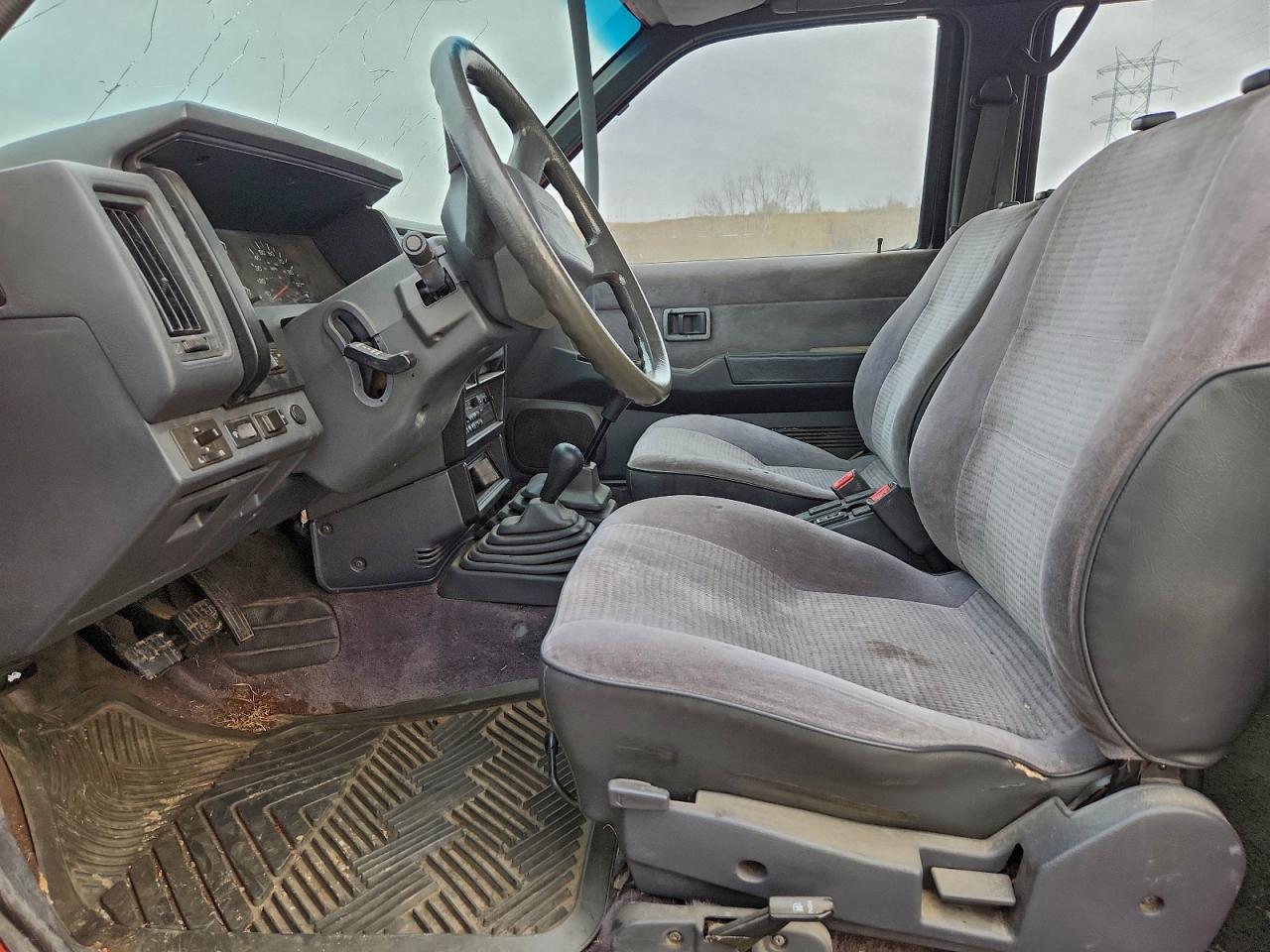 Nissan Pathfinder Xe Image 6