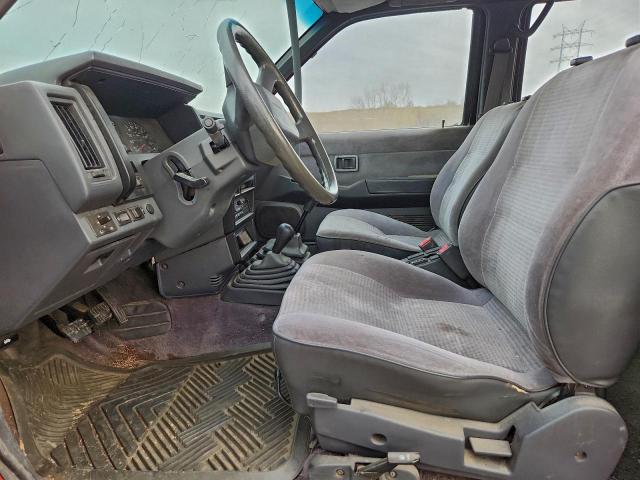 Nissan Pathfinder Xe Image 6