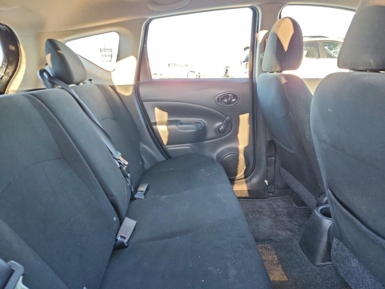 Nissan Versa S Image 13