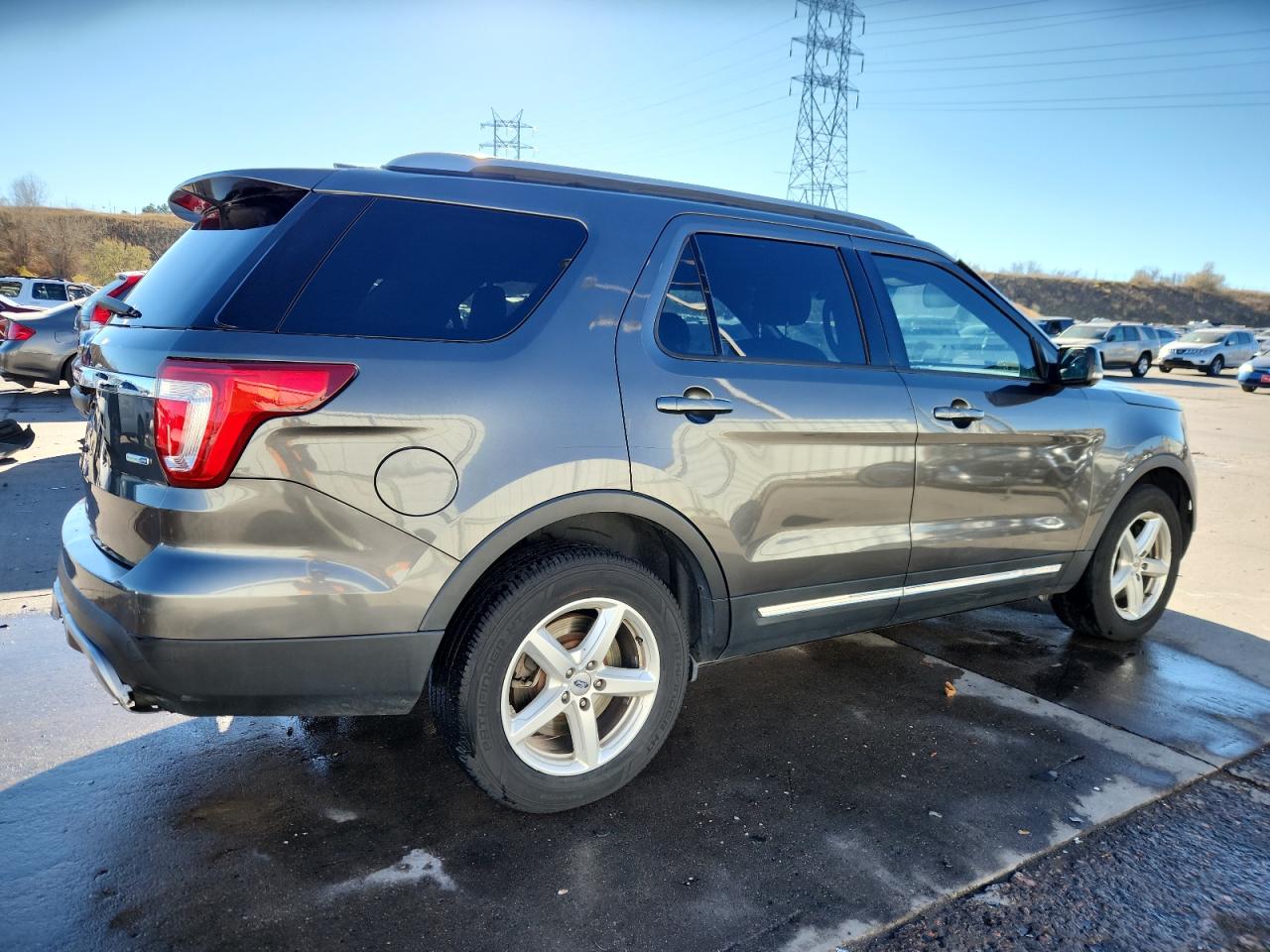 Ford Explorer Xlt Image 3