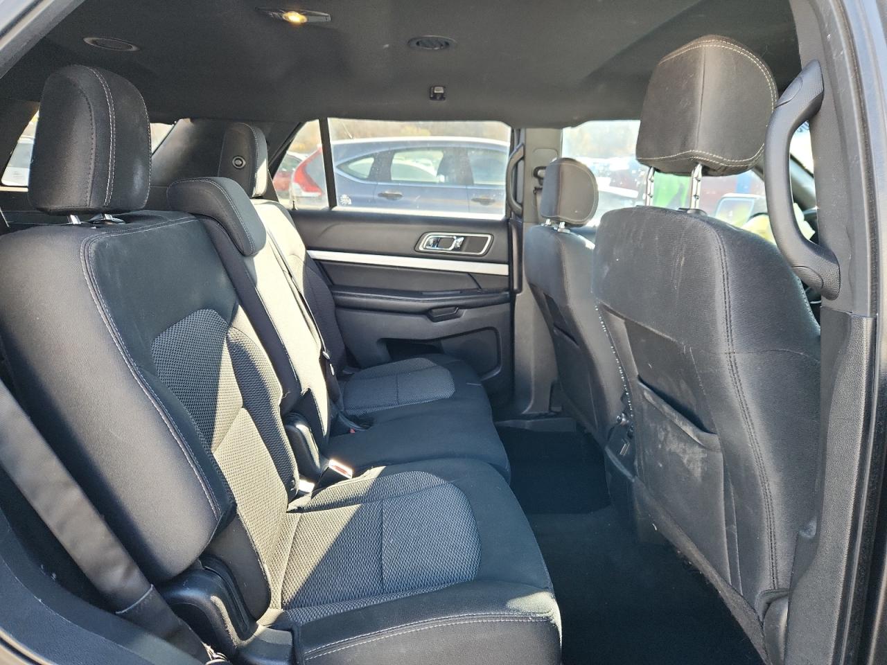 Ford Explorer Xlt Image 10