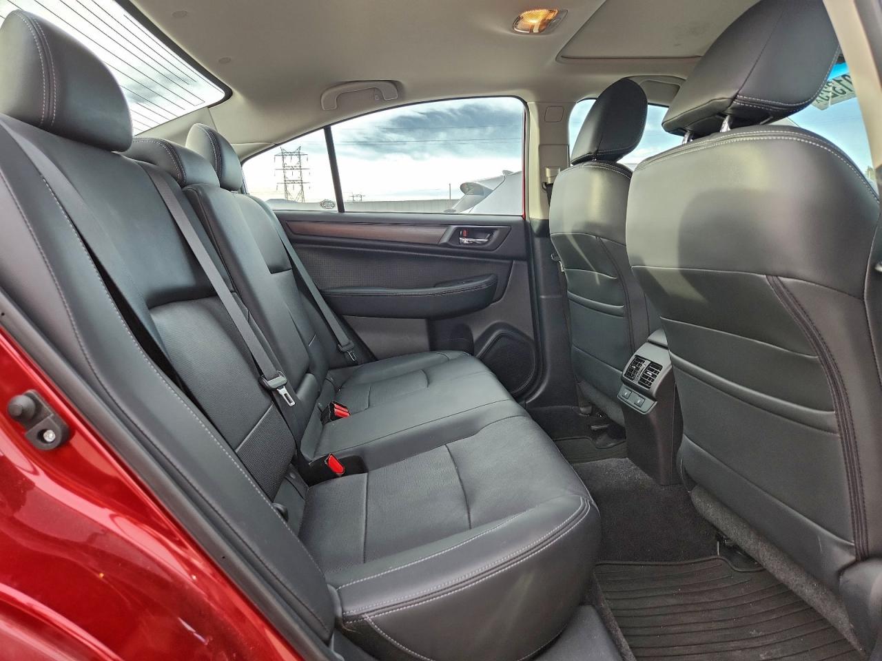 Subaru Legacy 2.5i Limited Image 12