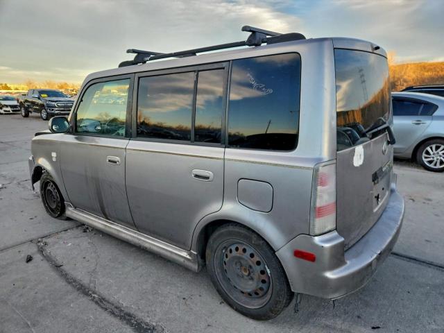 Toyota Scion Xb Image 3