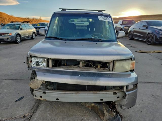 Toyota Scion Xb Image 2