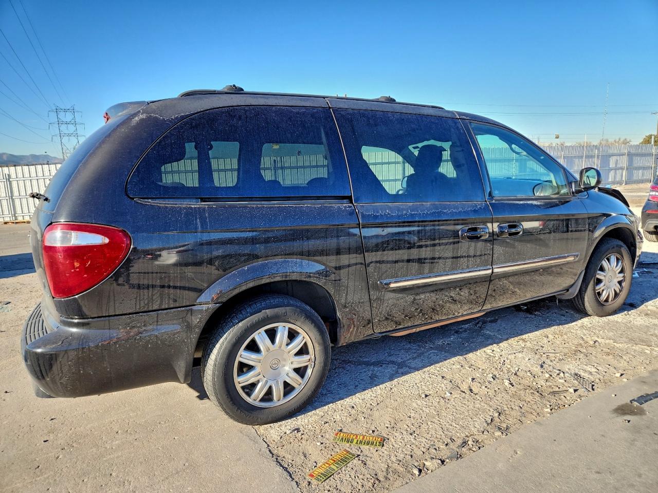 Chrysler Minivan Touring Image 2