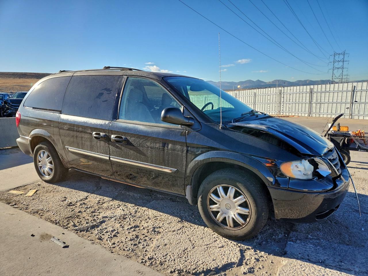 Chrysler Minivan Touring Image 4