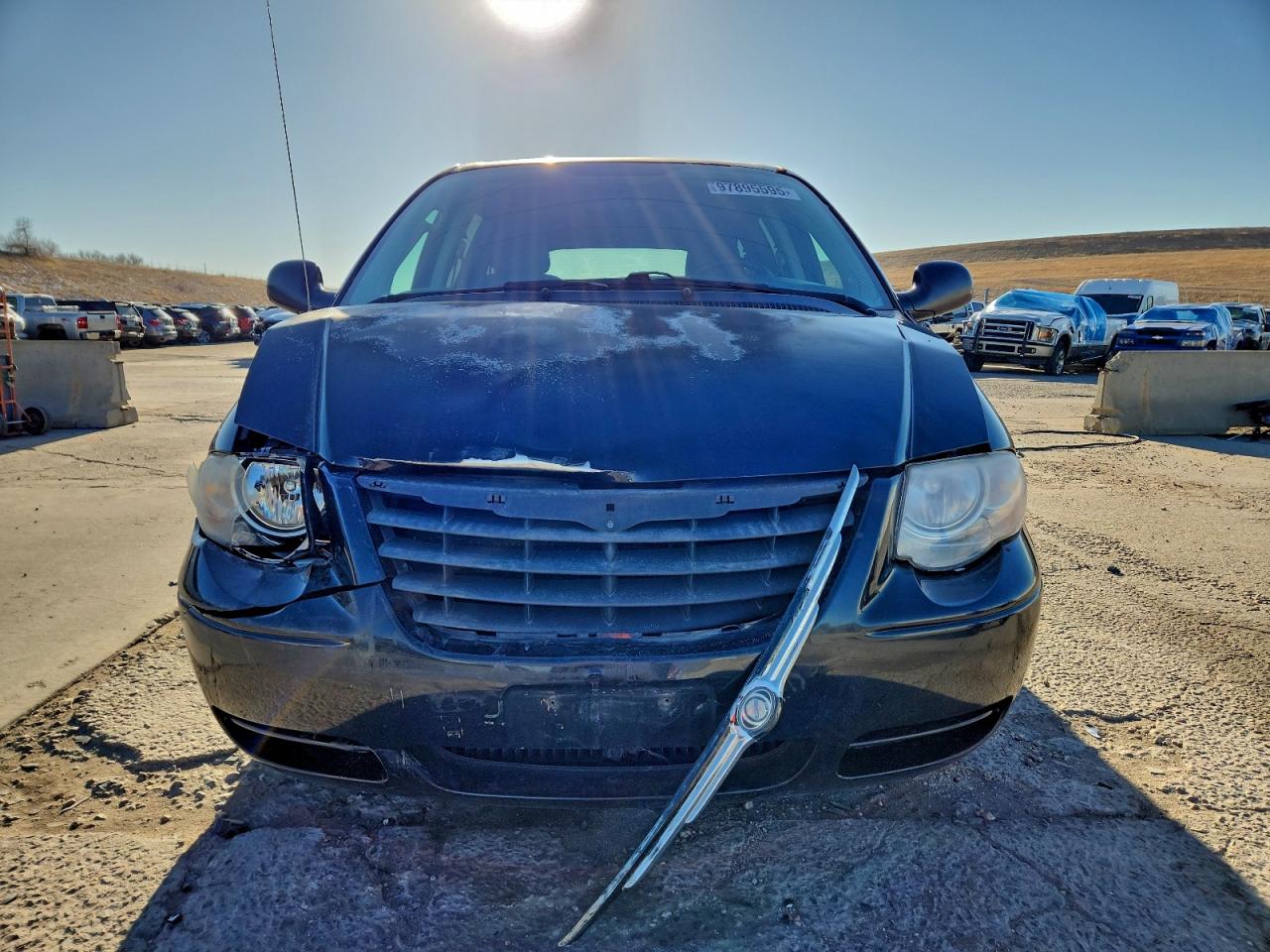 Chrysler Minivan Touring Image 3