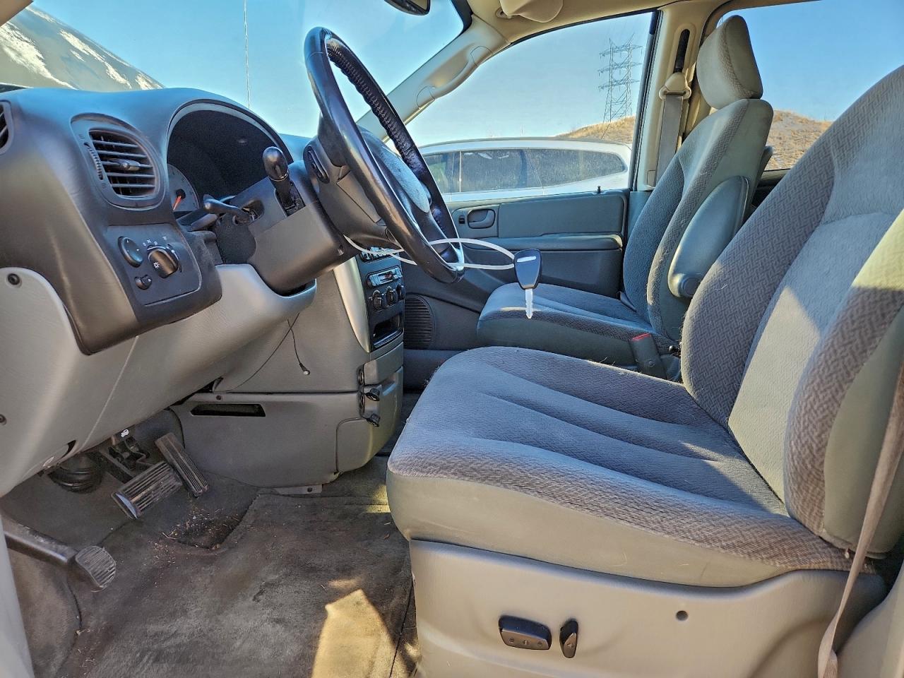 Chrysler Minivan Touring Image 6