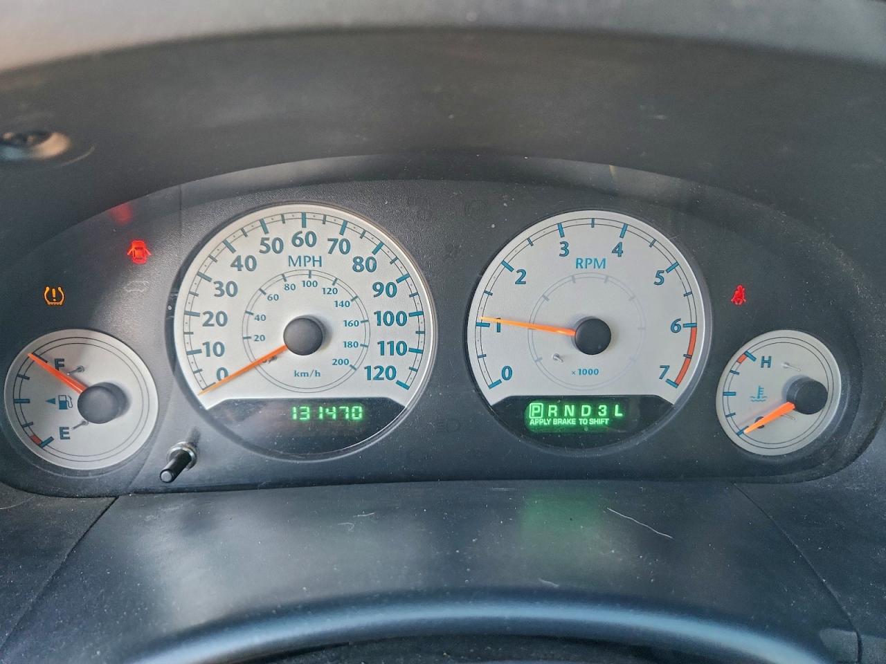 Chrysler Minivan Touring Image 11