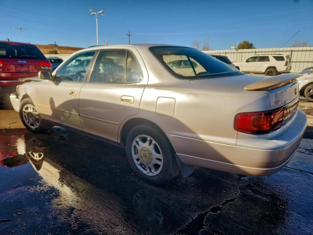 Toyota Camry Le Image 5