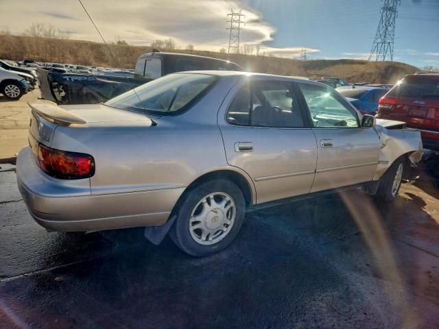 Toyota Camry Le Image 9