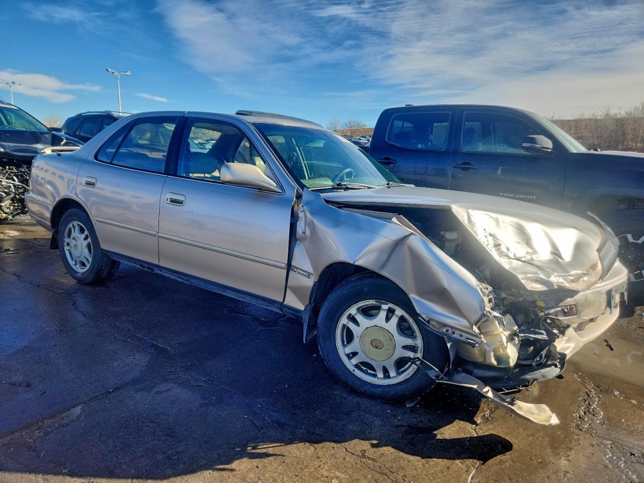 Toyota Camry Le Image 6