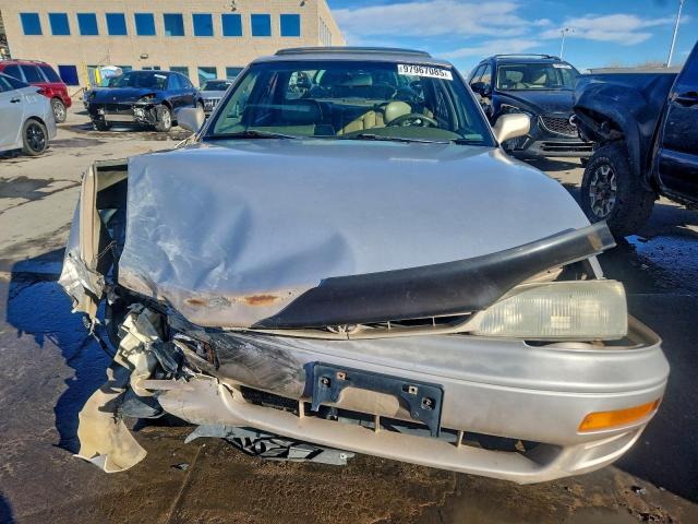 Toyota Camry Le Image 12