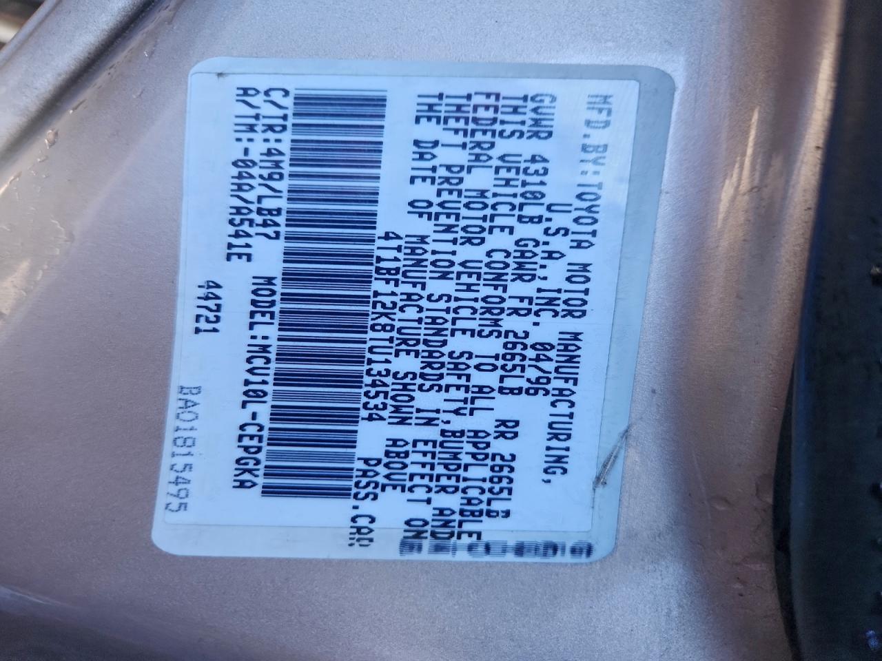 Toyota Camry Le Image 8