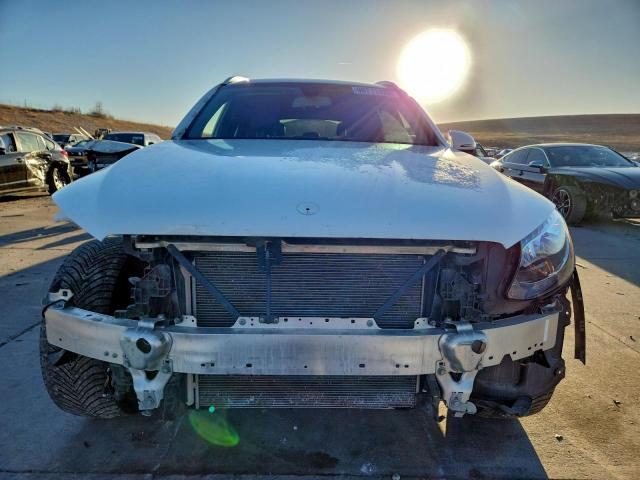 Mercedes-Benz GLC 300 Image 2