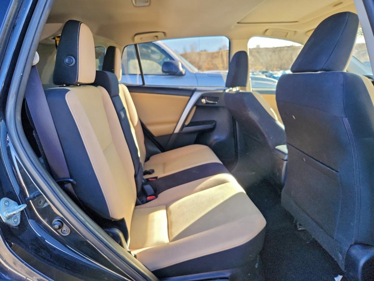 Toyota RAV4 Xle Image 7